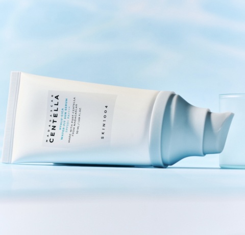 SKIN1004 - Madagascar Centella Hyalu-Cica Water-Fit Sun Serum SPF50+ PA++++ - Nawilżający Krem Przeciwsłoneczny - 50ml
