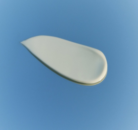 SKIN1004 - Madagascar Centella Hyalu-Cica Water-Fit Sun Serum SPF50+ PA++++ - Nawilżający Krem Przeciwsłoneczny - 50ml